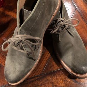 UGG men’s chukka boots, Excellent condition!!